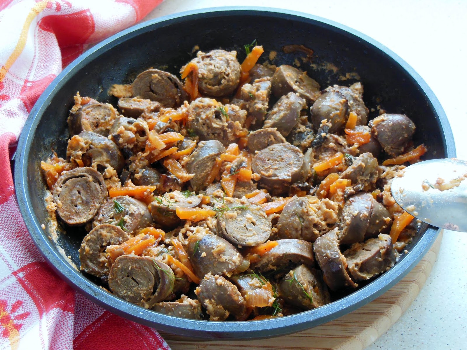 Куриные сердечки тушеные с овощами